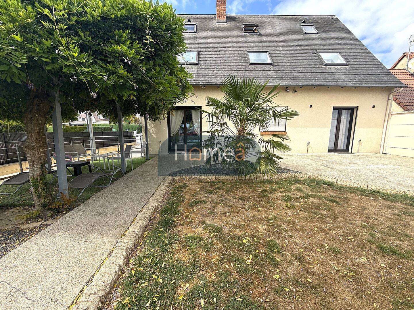 Maison 8 pièces 162 m² · à Yvetot · 162 m² · 300 000 €