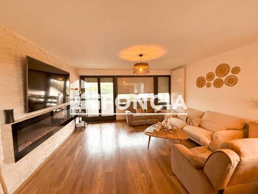 Appartement à louer 1 950 € 4 pièces 3 chambres 82,7 m² 3ème étage Étrembières 74100