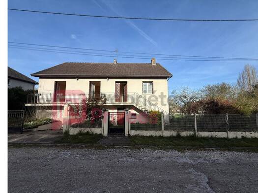 Maison à vendre 111 300 € 4 pièces 3 chambres 101 m² 590 m² de terrain Cosne Peripherie Cosne-Cours-sur-Loire 58200