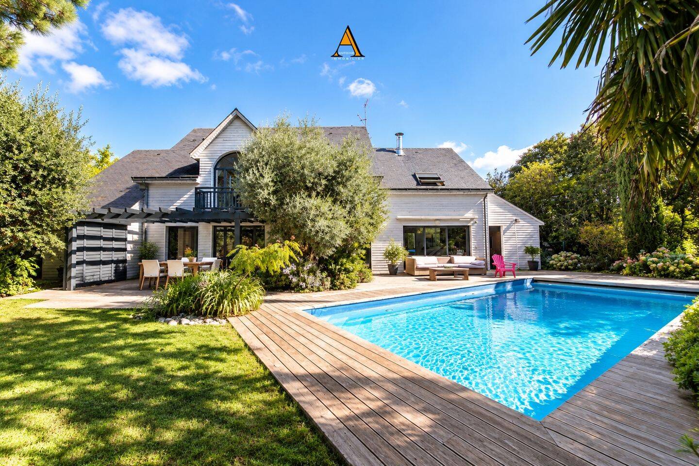 Maison 7 pièces 299 m² · à Bouchemaine · 299 m² · 1 155 000 €