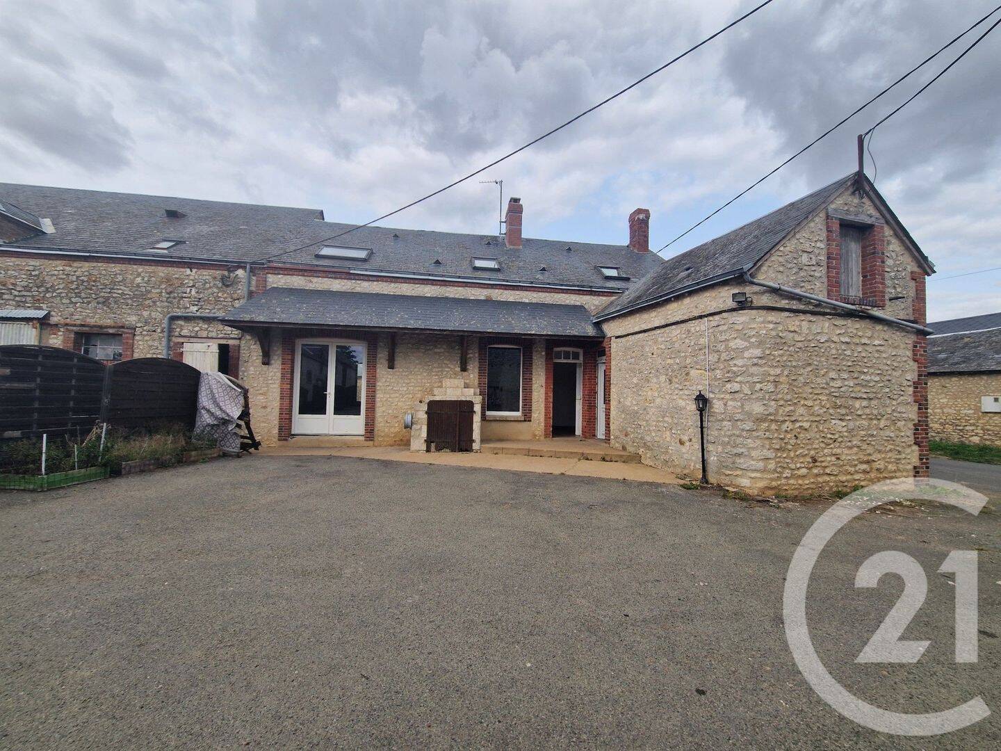 Maison 6 pièces 156 m² · à Bonneval · 156 m² · 820 €/mois