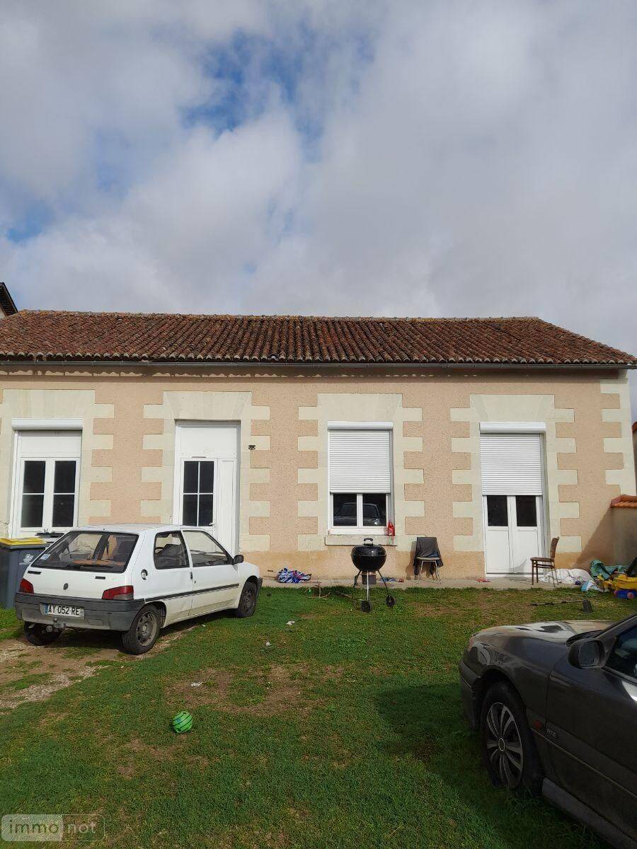 Maison 6 pièces 100 m² · à Saint-Jean-de-Sauves · 100 m² · 110 000 €