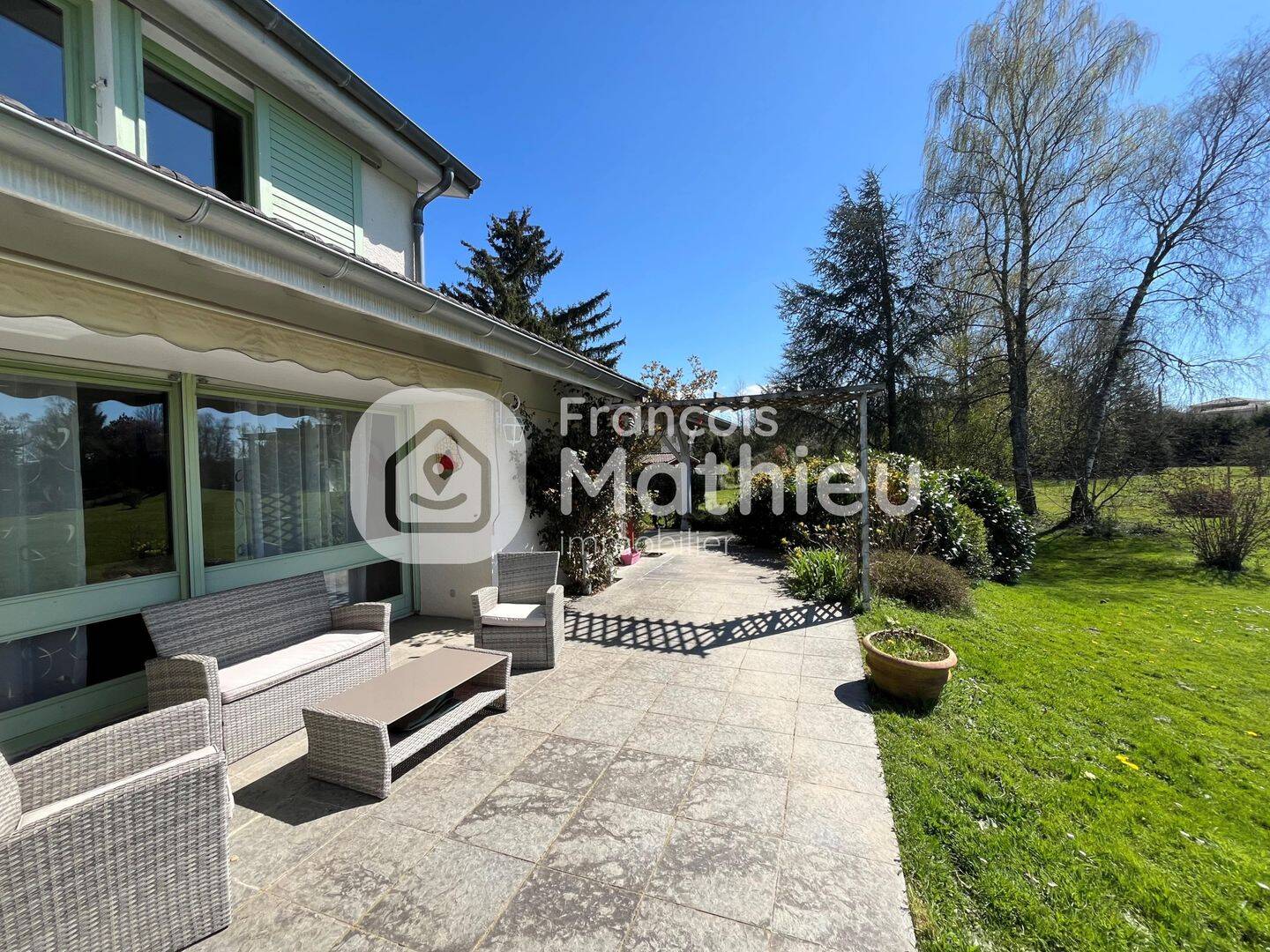 Maison 7 pièces 350 m² · à Chalamont · 350 m² · 555 000 €