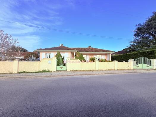 Maison à vendre 280 000 € 6 pièces 3 chambres 133 m² 1 368 m² de terrain Lesparre-Médoc 33340