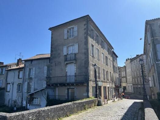 Immeuble à vendre 150 500 € 362 m² Confolens 16500