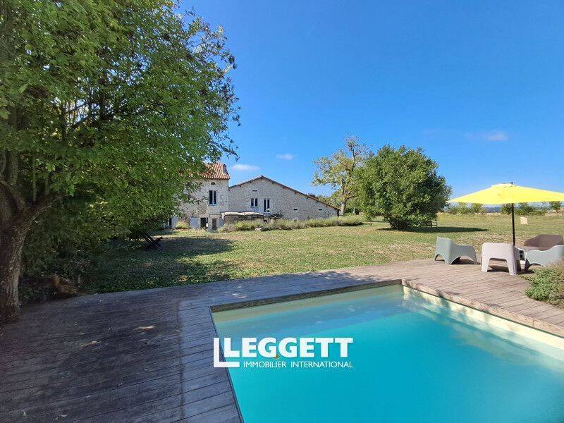 Maison 9 pièces 260 m² · à Gout-Rossignol · 260 m² · 354 999 €