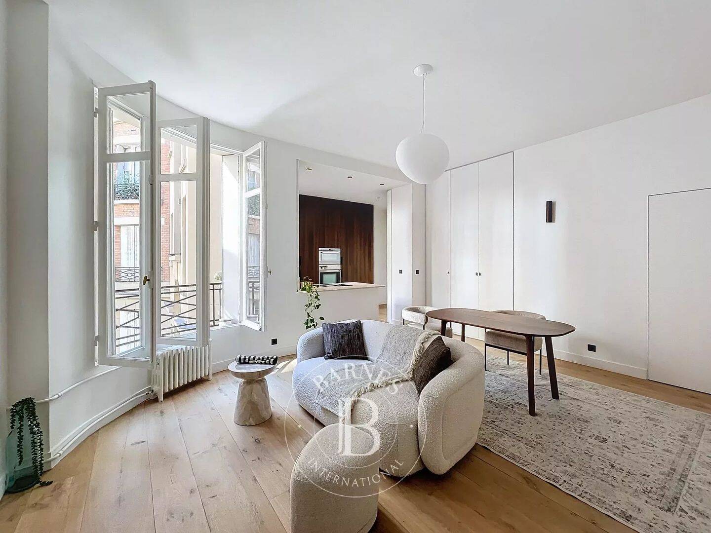 Appartement 3 pièces 77 m² · à Paris 7ème Arrondissement · 76,7 m² · 4 500 €
