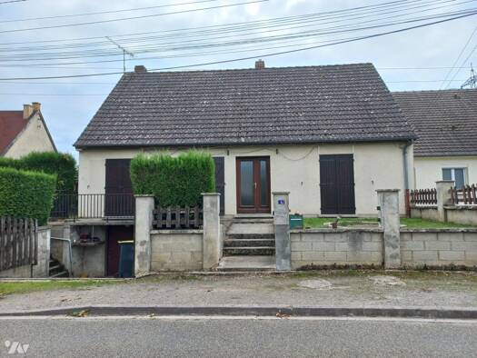 Maison à vendre 115 820 € 8 pièces 4 chambres 137 m² Bertaucourt-Epourdon 02800