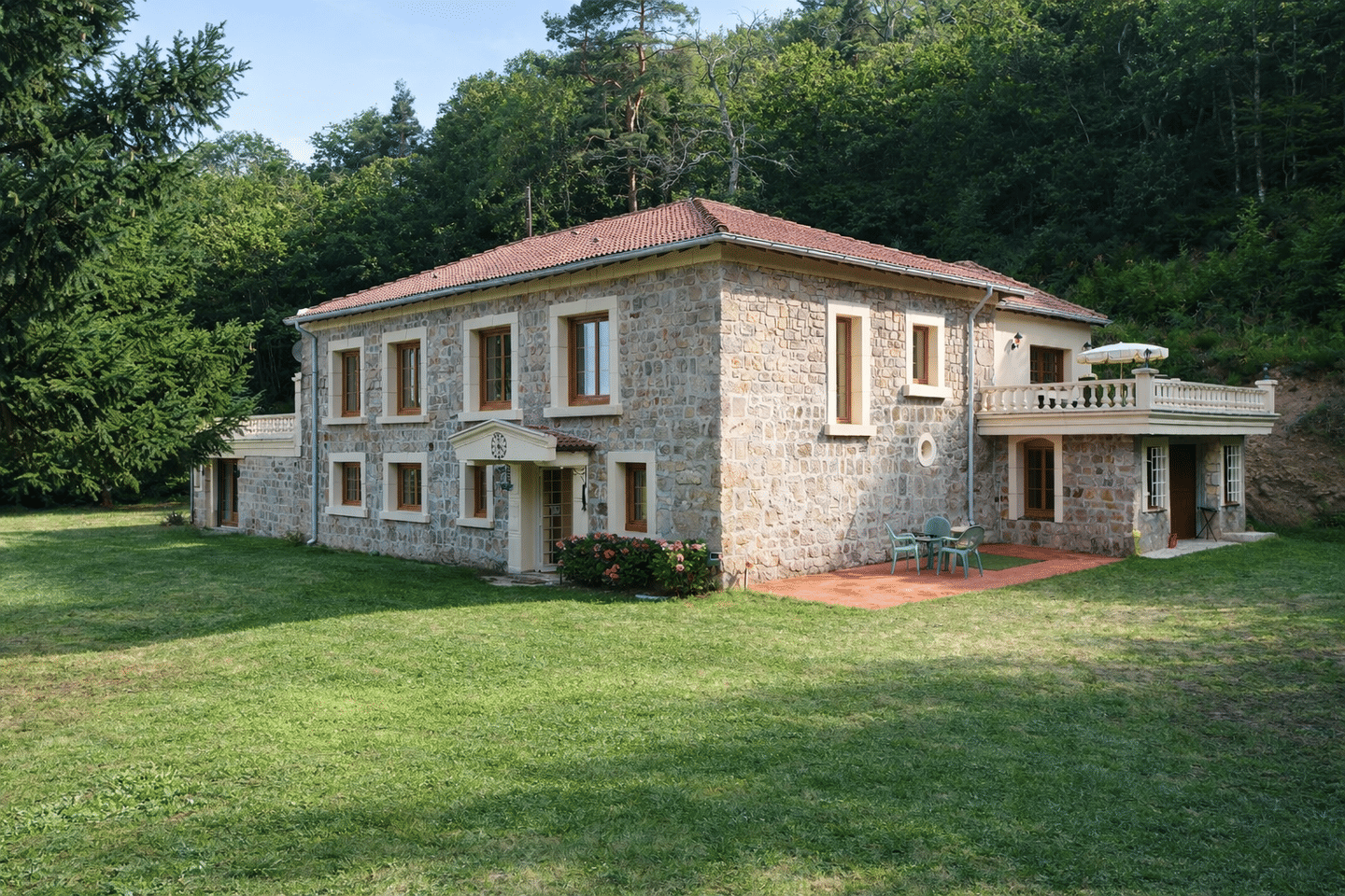 Maison 9 pièces 205 m² · à Silhac · 205 m² · 560 000 €