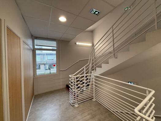 Espace bureau à louer 4 636 € 297,5 m² de bureaux divisible de 298 m² à 298 m² Saint-Aignan-Grandlieu 44860