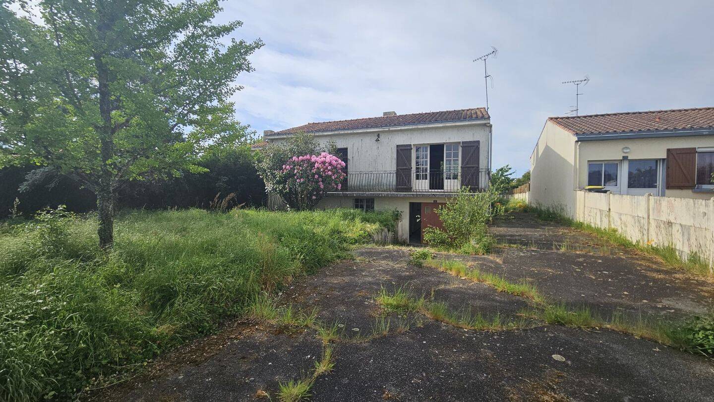 Maison 6 pièces 109 m² · à Avrillé · 108,7 m² · 170 000 €