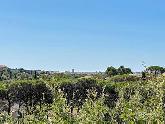 Maison de plain-pied à vendre 549 000 € 7 pièces 3 chambres 170 m² 851 m² de terrain Tour de Mare Fréjus 83600