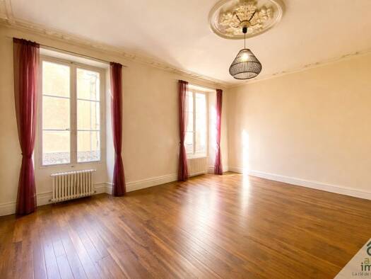 Studio à vendre 100 000 € 1 pièce 36,2 m² RDC/3 disponible dès maintenant Poitiers 86000