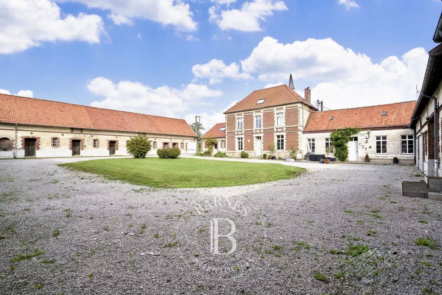 Maison 10 pièces 250 m² · à Villers-Châtel · 250 m² · 685 000 €