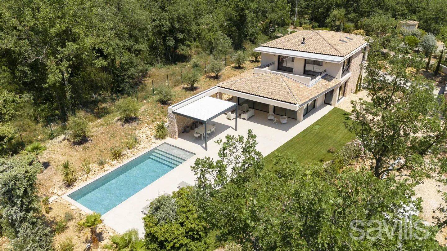 Maison 5 pièces 240 m² · à Tourrettes · 240 m² · 3 200 000 €