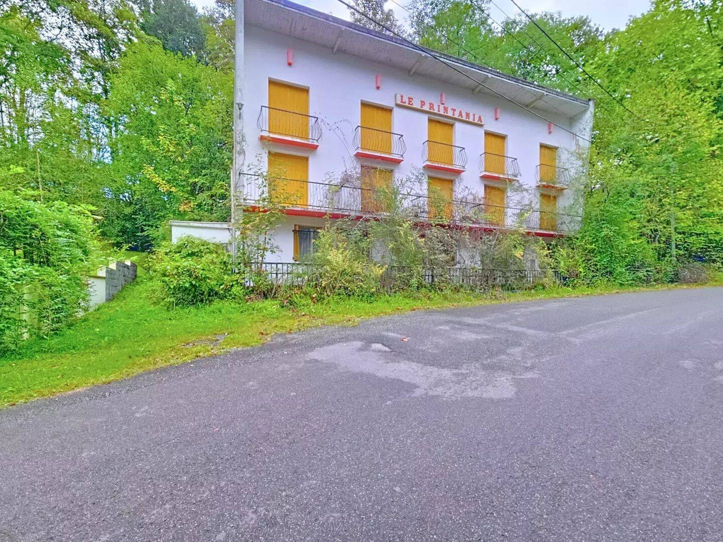 Maison 13 pièces 300 m² · à Mauvezin · 300 m² · 166 000 €