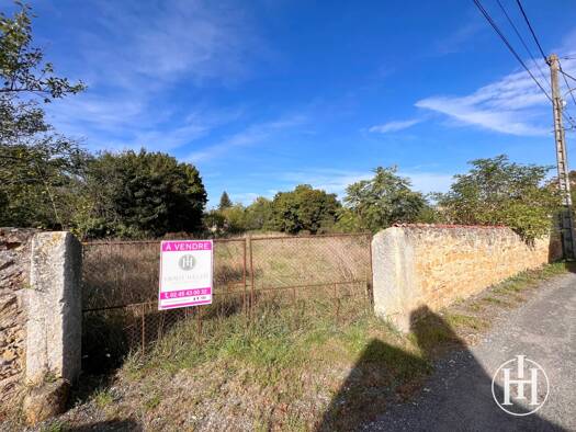 Terrain constructible à vendre 16 000 € 1 355 m² de terrain Ainay-le-Vieil 18200