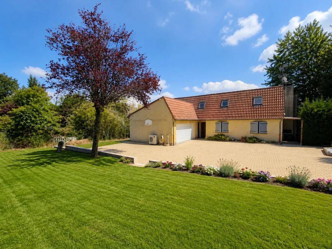 Maison 8 pièces 195 m² · à Bort-l'Étang · 195 m² · 260 000 €