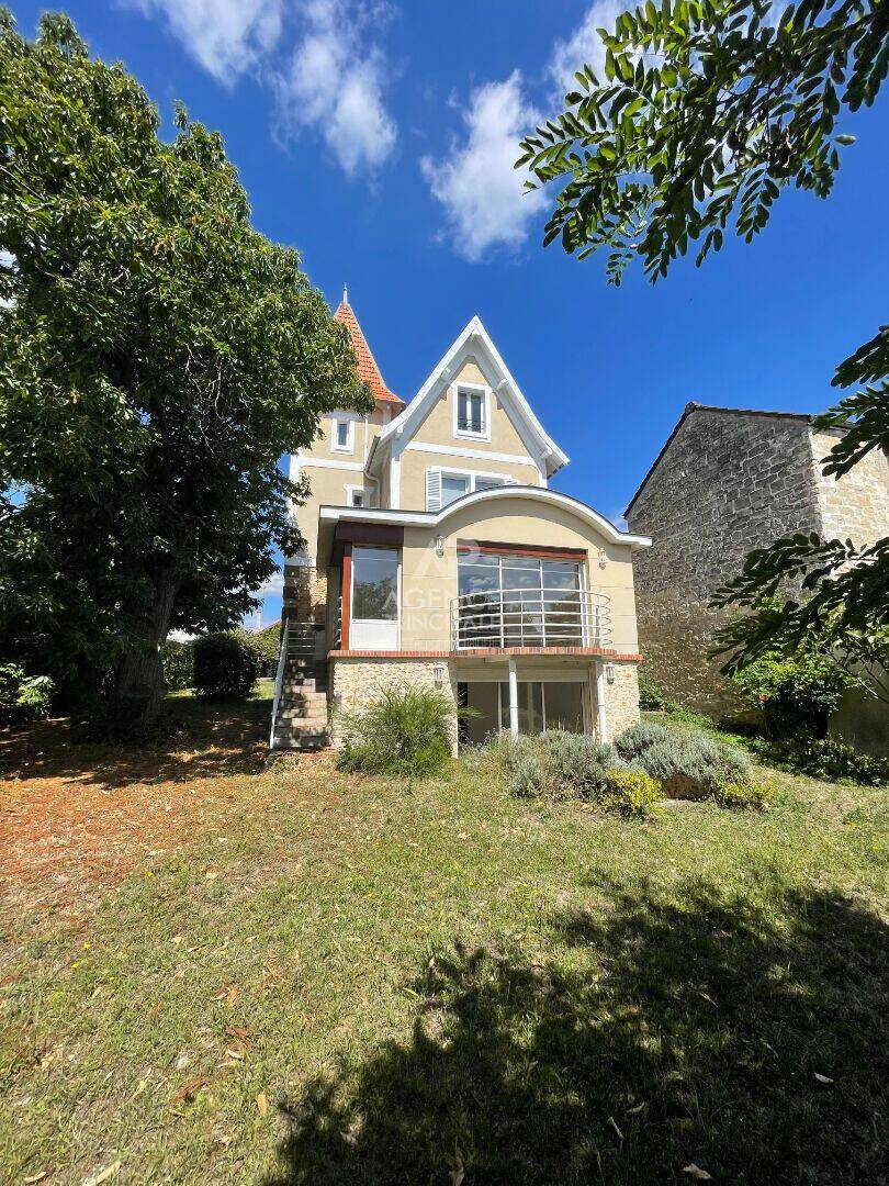 Maison 8 pièces 162 m² · à Carrières-sous-Poissy · 162 m² · 599 000 €