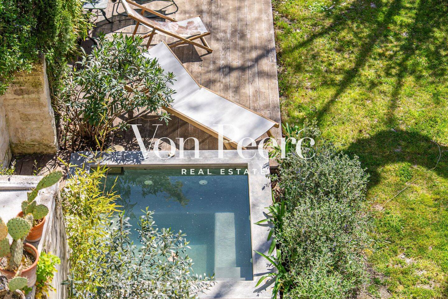 Maison 14 pièces 350 m² · à Villeneuve-lès-Avignon · 350 m² · 870 000 €