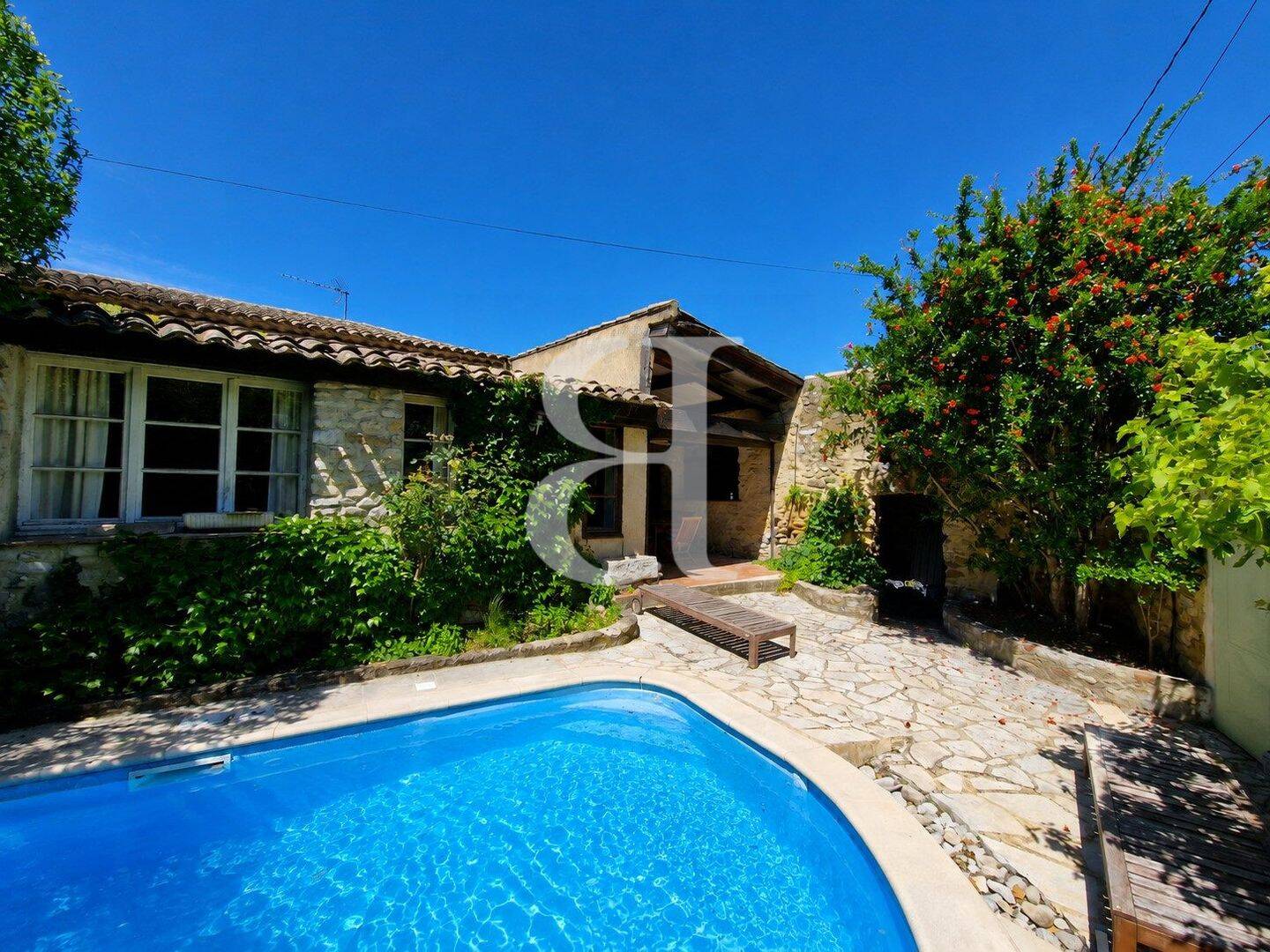 Maison 5 pièces 195 m² · à Nyons · 195 m² · 390 000 €
