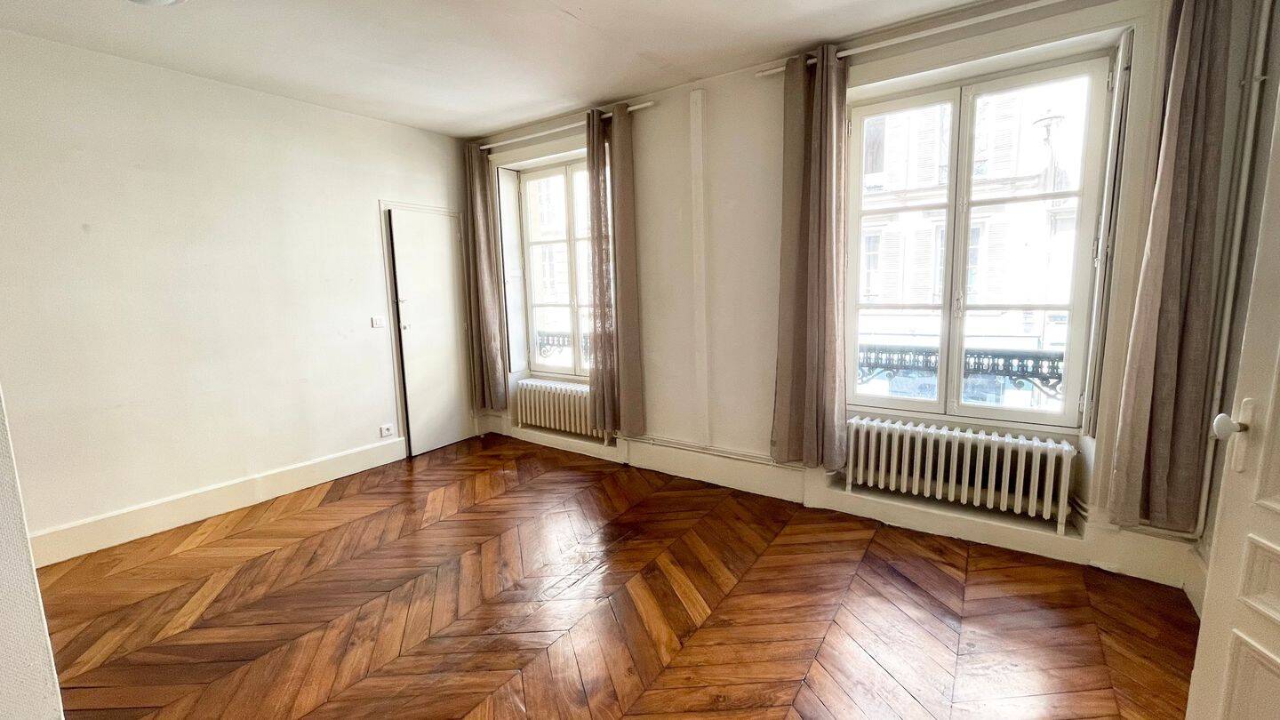 Appartement 3 pièces 54 m² · à Paris 10ème Arrondissement · 54,4 m² · 1 995 €/mois
