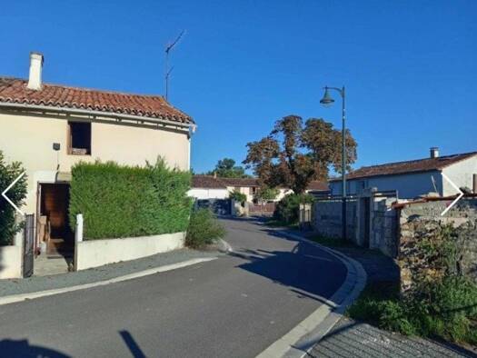 Maison à vendre 90 000 € 6 pièces 4 chambres 114 m² 250 m² de terrain Essouvert 17400