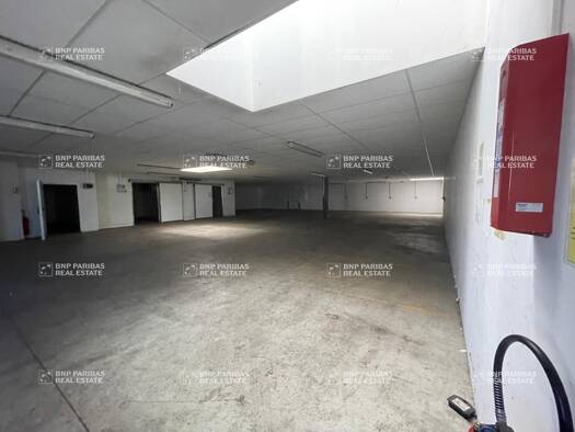 Local d'activités à vendre 1 200 000 € 3 070 m² d'espace de stockage Moulin-Neuf 24700