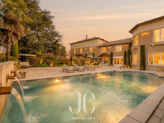 Villa à vendre 750 000 € 13 pièces 5 chambres 423,4 m² 5 000 m² de terrain Quincieux 69650