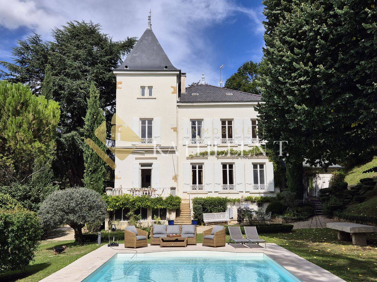 Maison 11 pièces 330 m² · à Bourgoin-Jallieu · 330 m² · 1 250 000 €