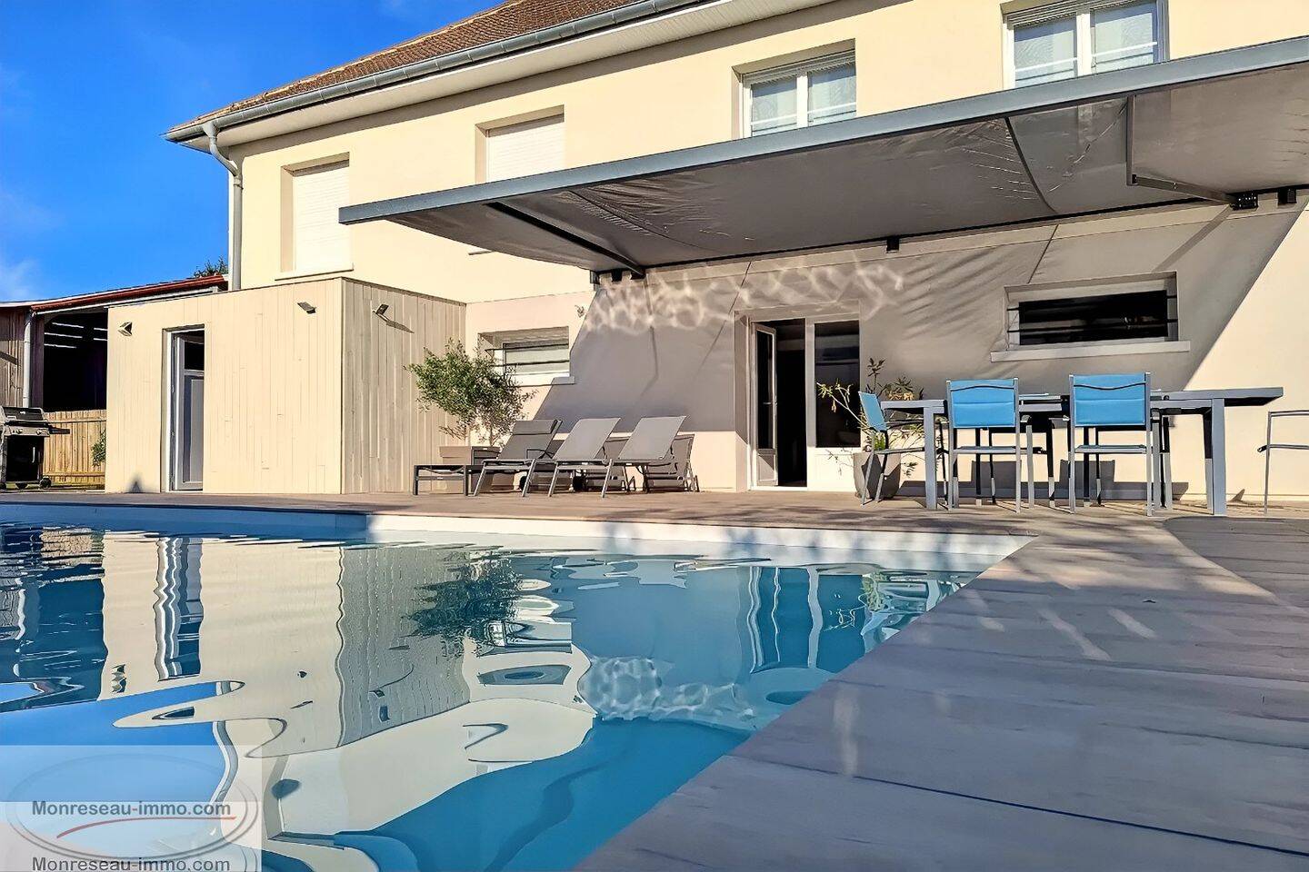 Maison 8 pièces 259 m² · à Saint-Ambreuil · 259 m² · 439 000 €