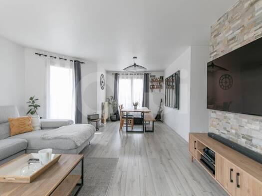 Appartement à vendre 315 000 € 3 pièces 2 chambres 76,8 m² Étage 2/5 La Procession-Fort Sucy-en-Brie 94370