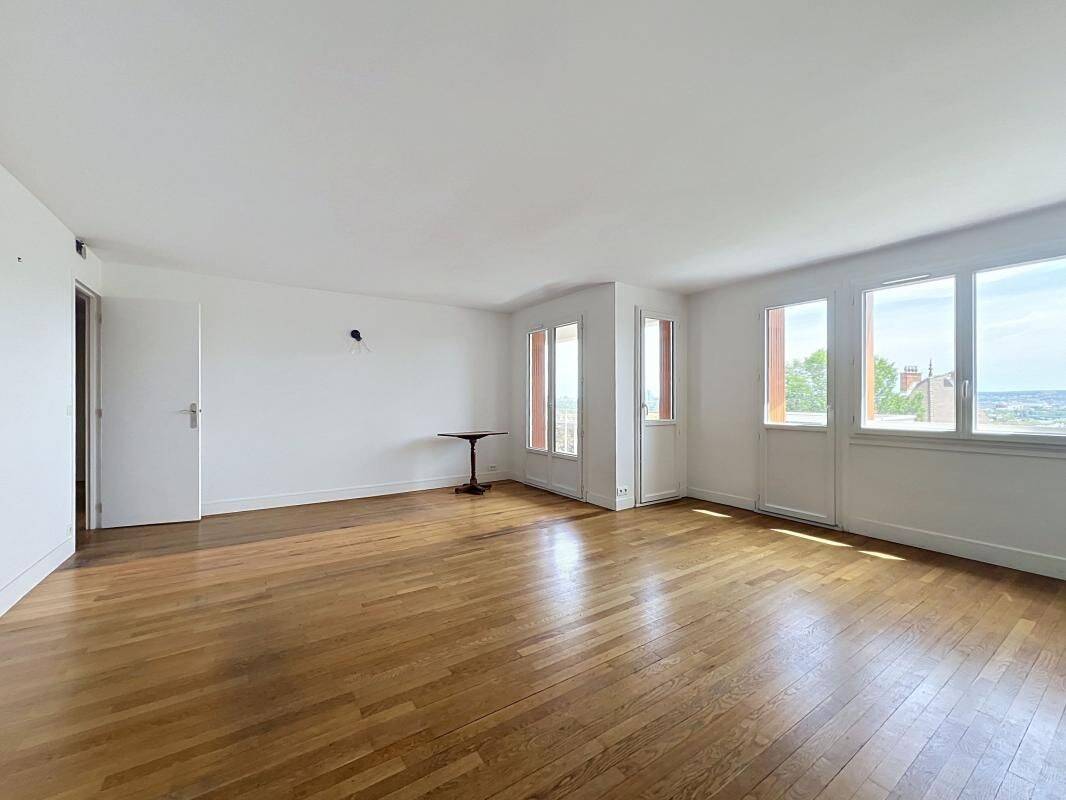 Appartement 4 pièces 94 m² · à Suresnes · 94,2 m² · 2 150 €