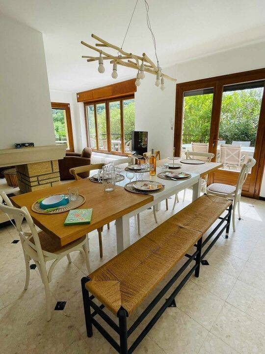 Maison 6 pièces 170 m² · à Laval-Saint-Roman · 170 m² · 1 330 €/mois