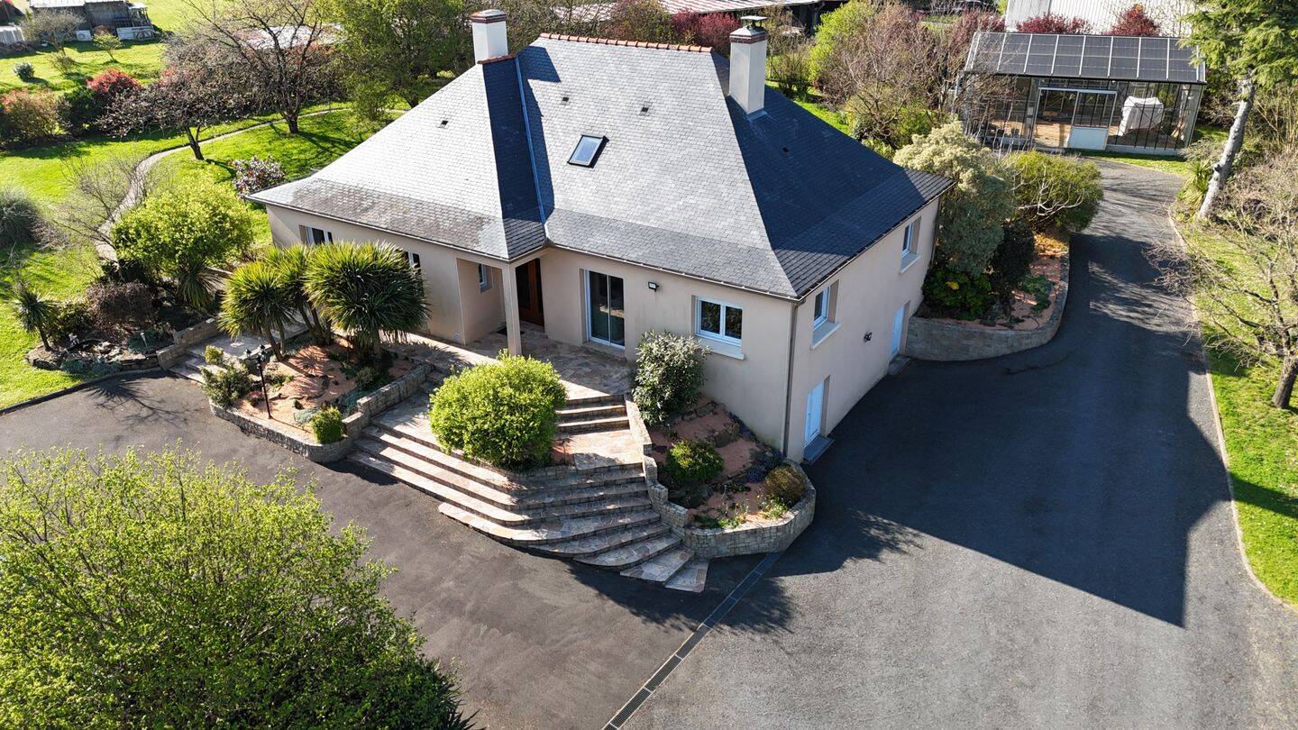 Maison 7 pièces 157 m² · à Mésanger · 157 m² · 435 600 €