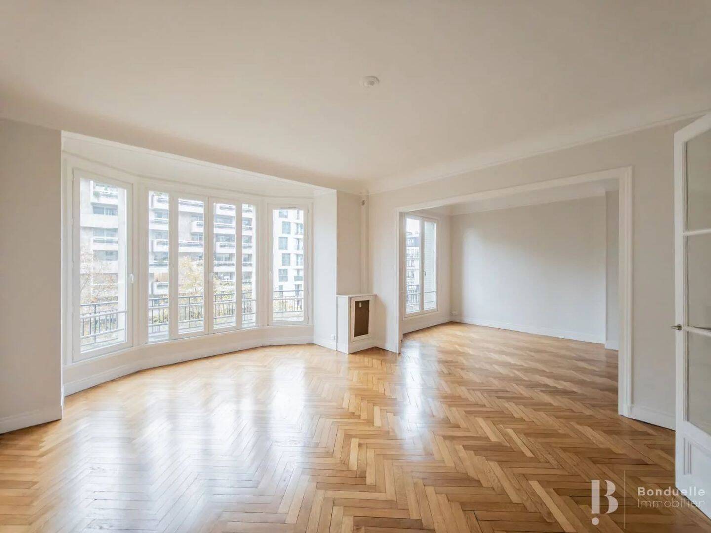 Appartement 5 pièces 154 m² · à Paris 16ème Arrondissement · 153,5 m² · 4 638 €