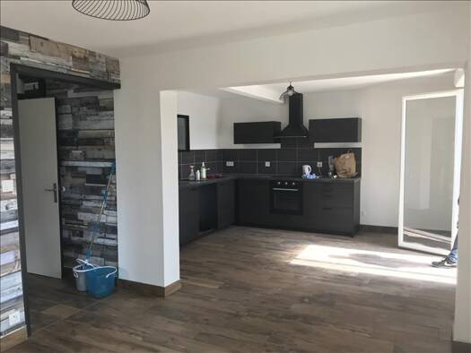 Maison à louer 730 € 4 pièces 3 chambres 80 m² Eglise-Lannouchen-Cité Marine Landivisiau 29400