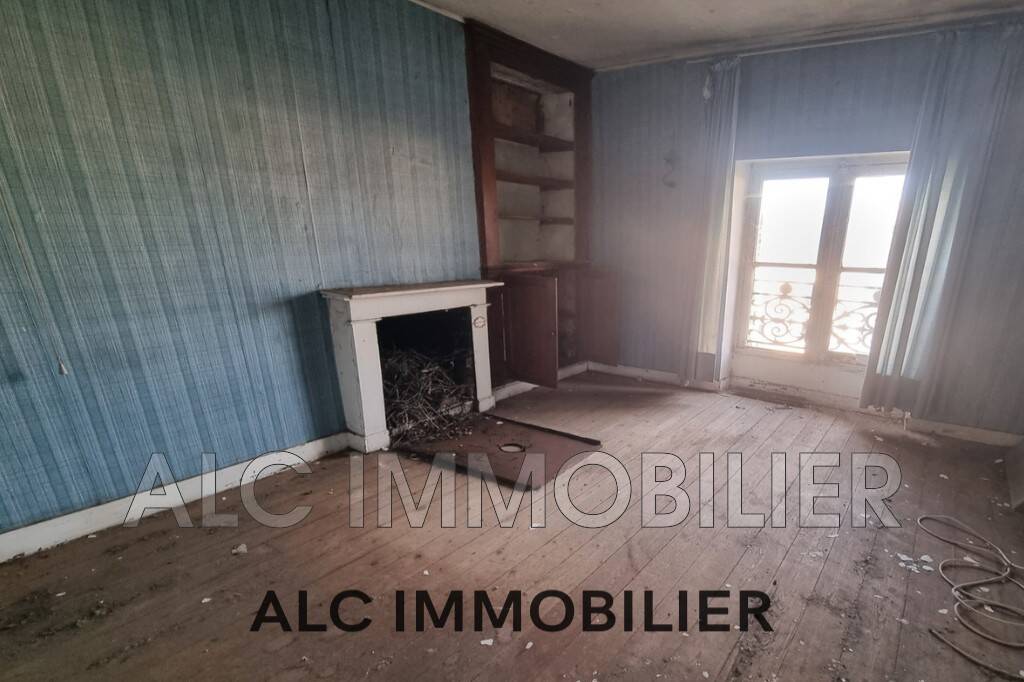 Maison 6 pièces 736 m² · à Courtomer · 736 m² · 49 990 €