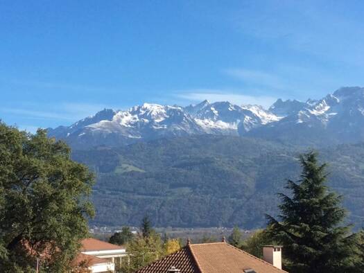 Appartement à louer 1 400 € 4 pièces 3 chambres 81,1 m² Étage 2/2 Hameaux Saint-Ismier 38330