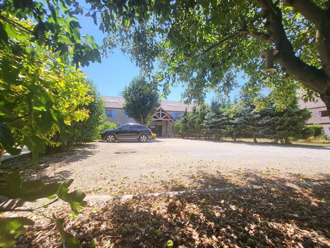 Maison 9 pièces 266 m² · à Sermaises · 266 m² · 370 000 €