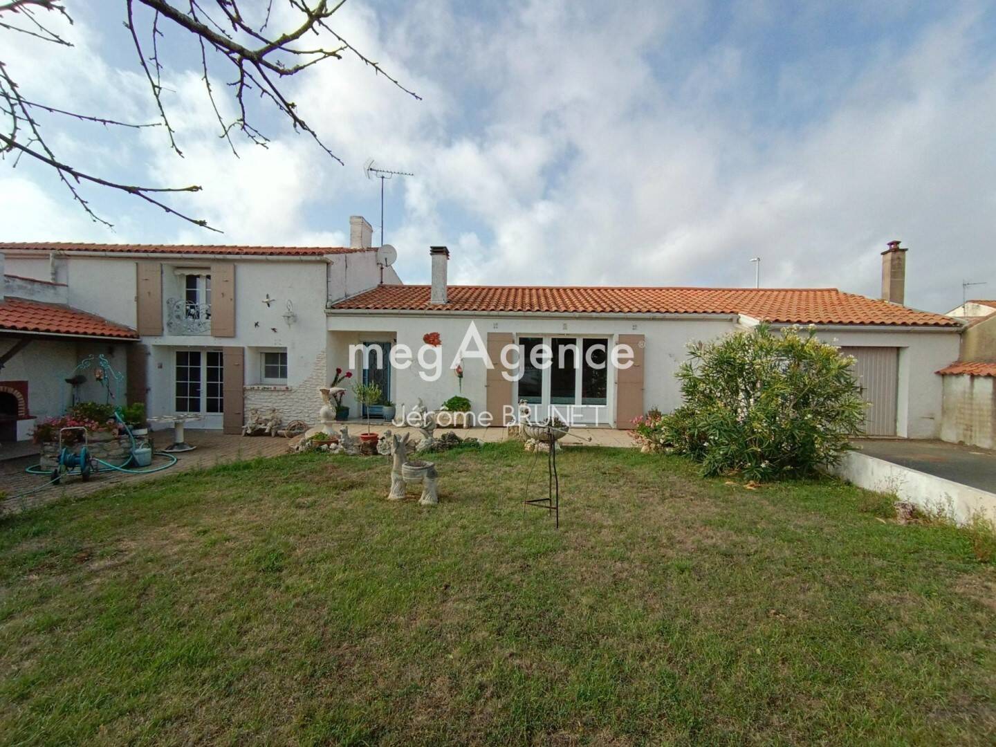 Maison 5 pièces 137 m² · à Charron · 137 m² · 215 000 €