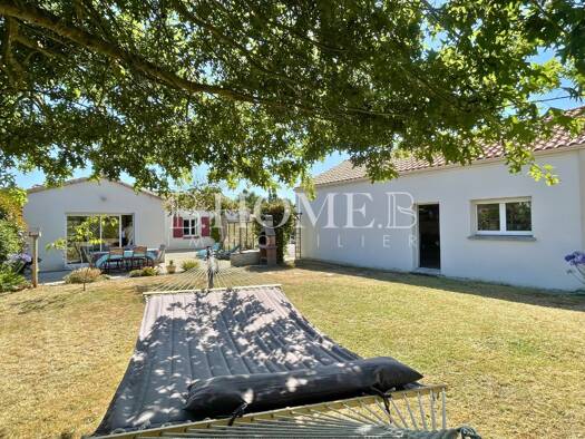 Maison de plain-pied à vendre 358 000 € 5 pièces 4 chambres 129 m² 1 031 m² de terrain Villeneuve-en-Retz 44580