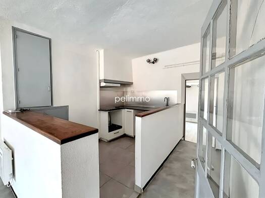 Duplex à louer 910 € 3 pièces 2 chambres 75 m² Étage 2/2 Sud Est Ouest Pélissanne 13330
