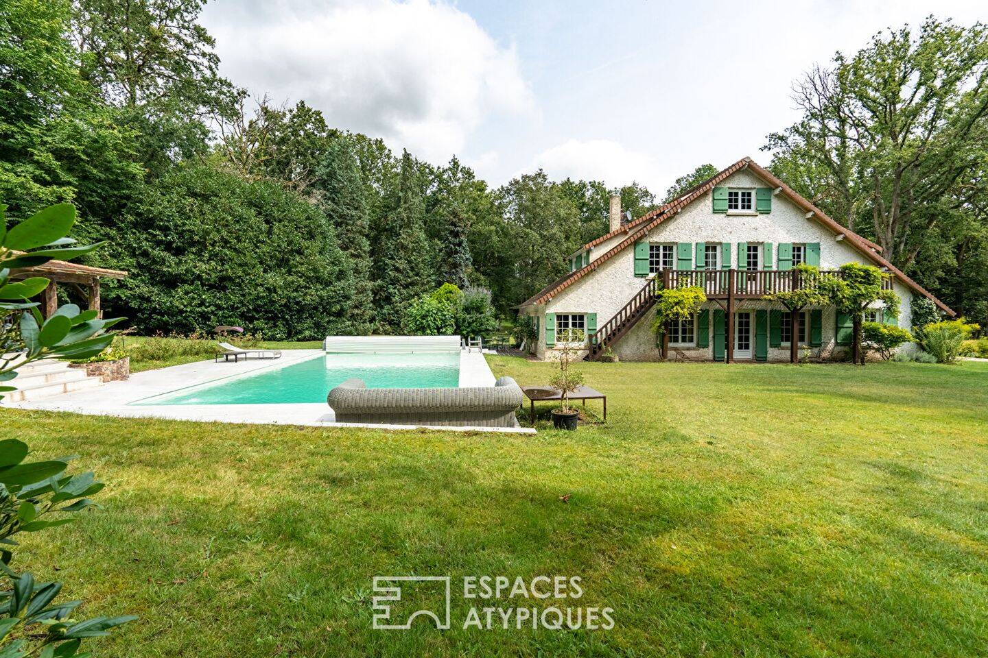 Maison 8 pièces 410 m² · à Poigny-la-Forêt · 410 m² · 2 050 000 €