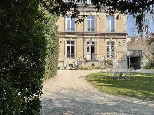 Maison à vendre 950 000 € 9 pièces 6 chambres 251,9 m² 1 716 m² de terrain Charmilles Troyes 10000