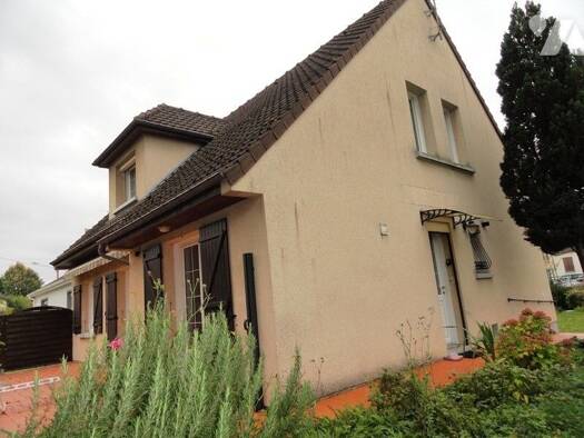 Maison à vendre 232 000 € 6 pièces 4 chambres 110 m² 729 m² de terrain Essômes-sur-Marne 02400