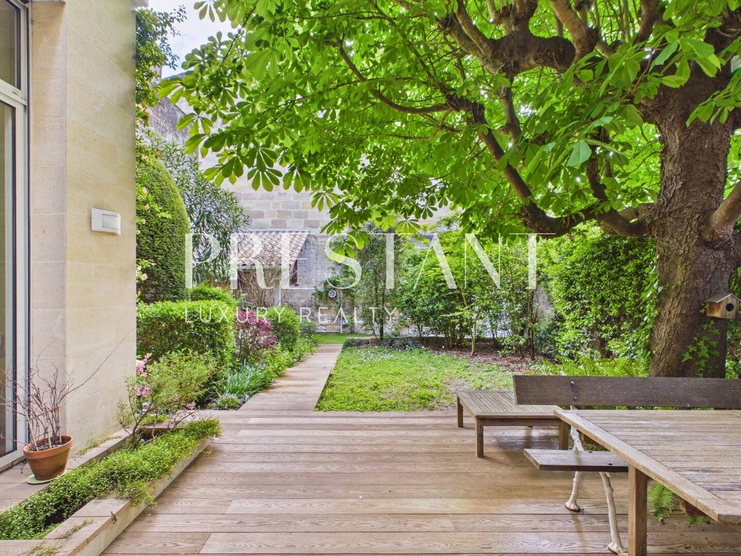 Maison 10 pièces 373 m² · à Bordeaux · 373 m² · 1 872 000 €