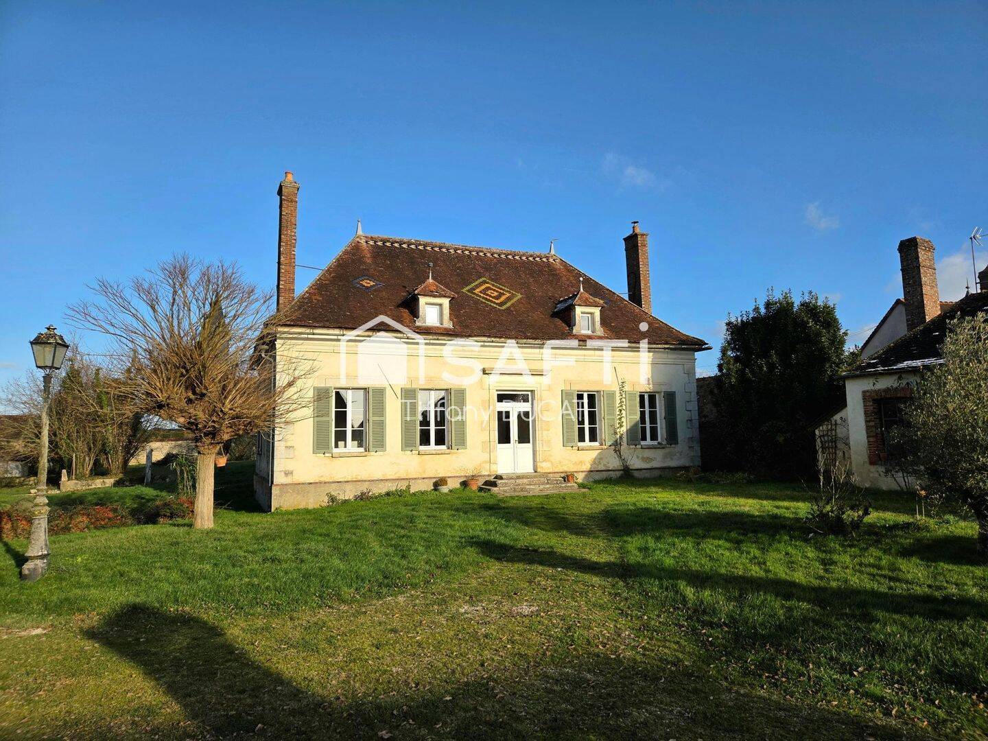 Maison 6 pièces 245 m² · à Butteaux · 245 m² · 229 000 €