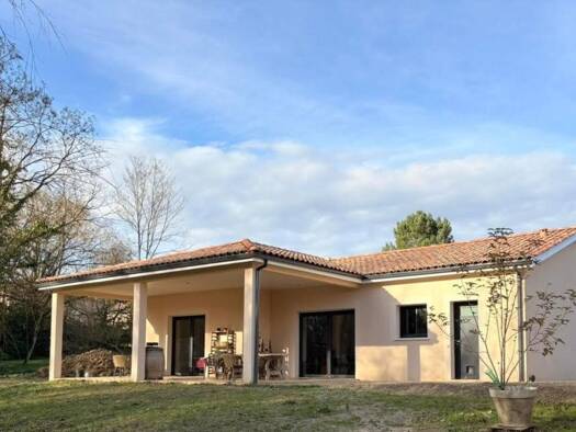 Maison de plain-pied à vendre 415 000 € 5 pièces 3 chambres 148 m² 2 225 m² de terrain Saint-Sixte 47220