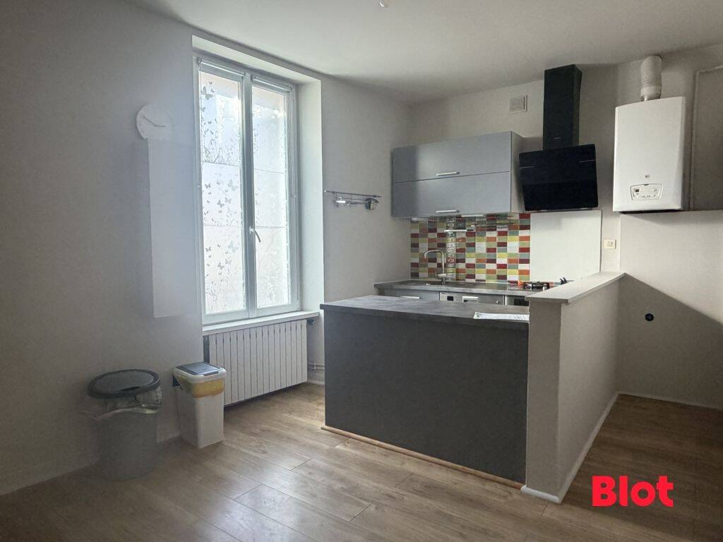 Appartement 3 pièces 107 m² · à Fougères · 107,4 m² · 820 €/mois